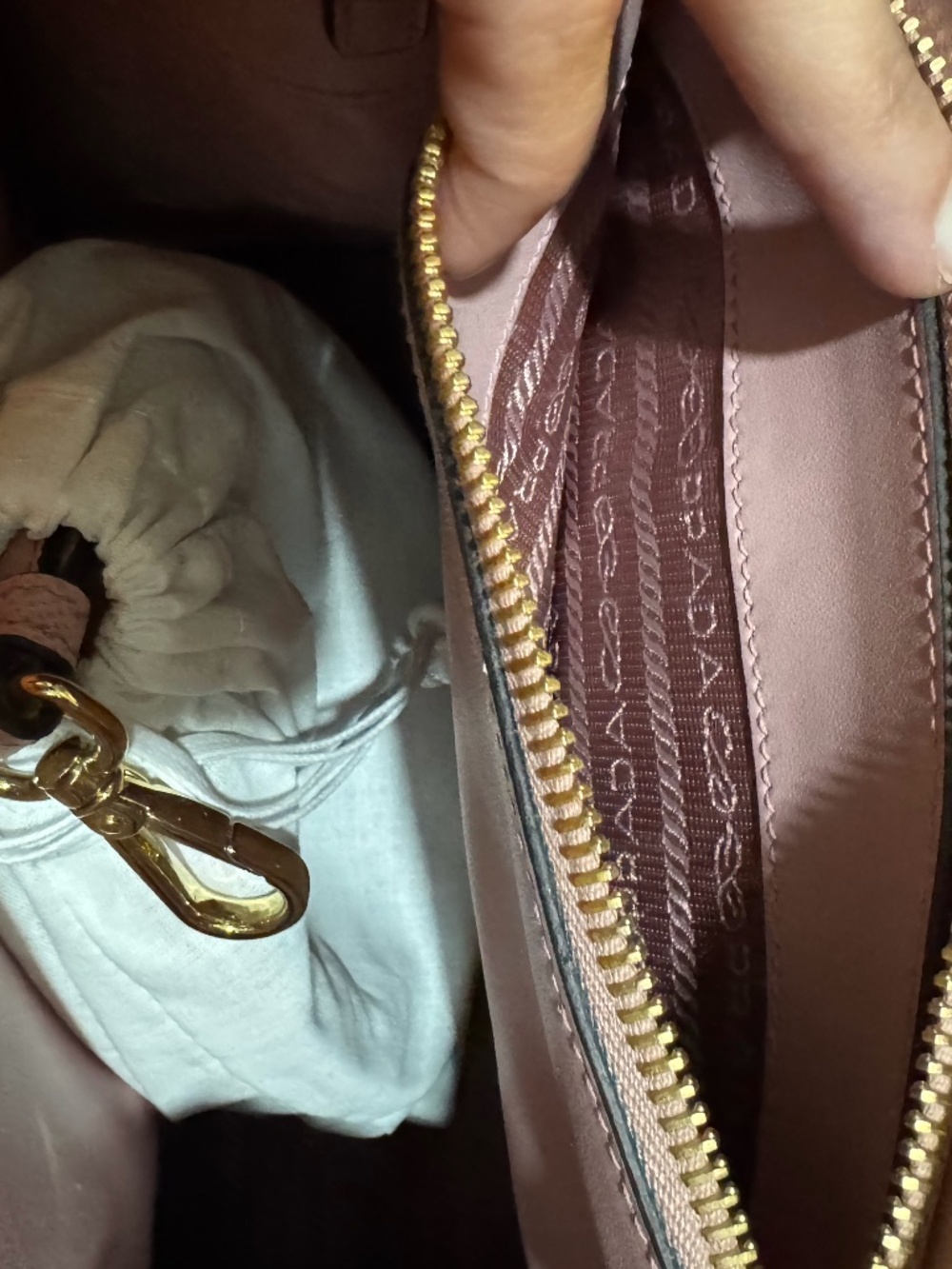 Prada Saffiano leather bag - Picture 2 of 6